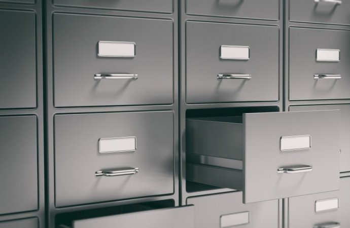 Szafy metalowe na akta osobowe - Czy Twoja firma ich potrzebuje?
